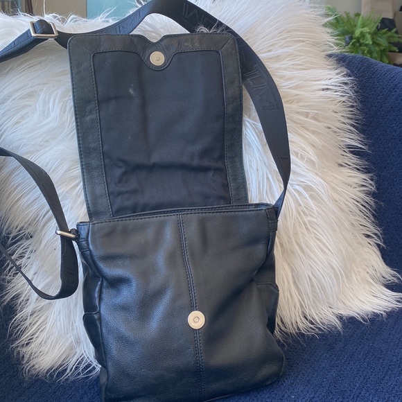 Tumi gently used black leather cross body bag - unisex - Picture 2 of 6